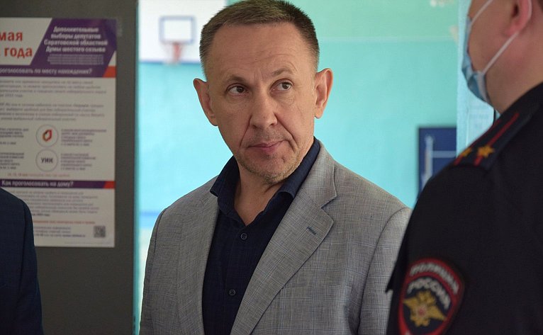 Олег Алексеев проинспектировал школы Саратовской области на предмет обеспечения безопасности
