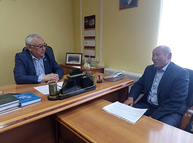 Баир Жамсуев провел прием граждан в Агинском