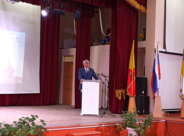 Баир Жамсуев поприветствовал участников ежегодной августовской конференции в Агинском Бурятском округе и поздравил работников образования с предстоящим началом учебного года