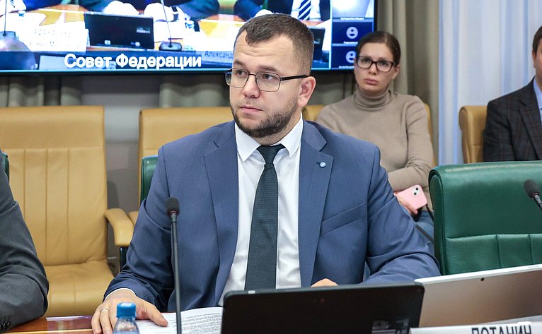 Совещание Комитета СФ по федеративному устройству, региональной политике, МСУ и делам Севера совместно с Советом по вопросам развития Дальнего Востока, Арктики и Антарктики при СФ и Комитетом Совета Федерации по экономической политике