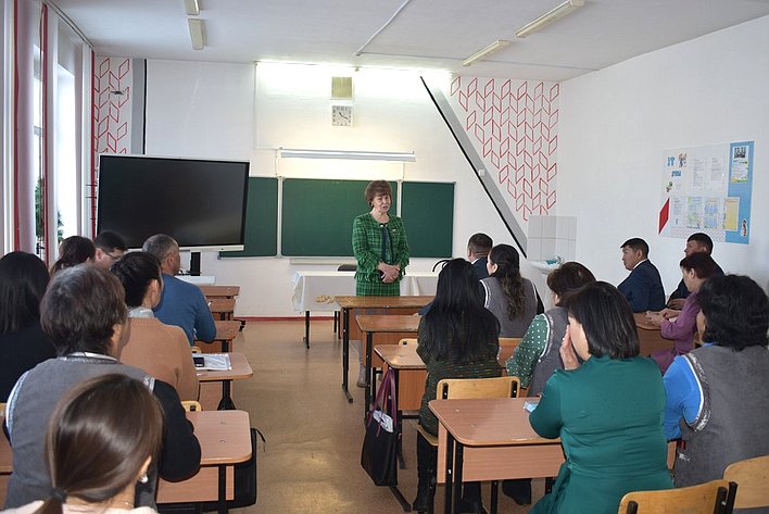Татьяна Гигель встретилась с коллективами общеобразовательных школ районного центра и села Балыктуюль