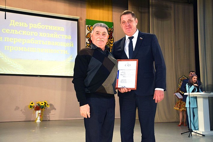 Николай Семисотов поздравил михайловских аграриев с профессиональным праздником