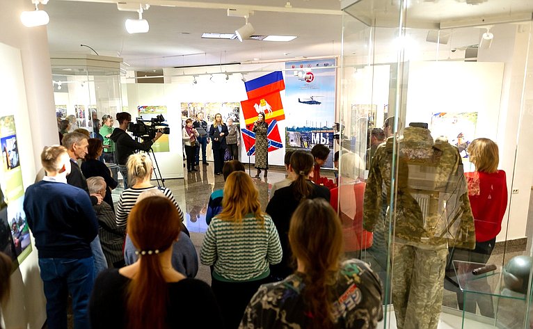 Маргарита Павлова открыла в Челябинске фотовыставку, посвященную поддержке участников СВО