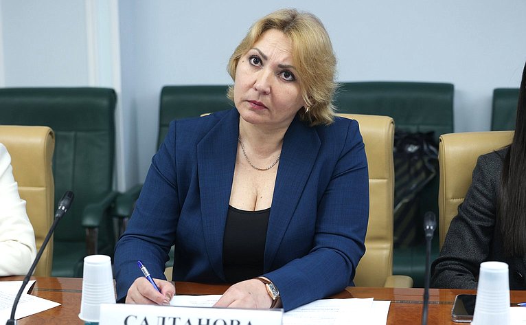 Круглый стол Комитета СФ по конституционному законодательству и государственному строительству «Законодательное обеспечение государственной миграционной политики Российской Федерации в 2025 году: состояние и перспективы»
