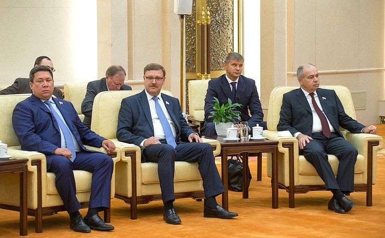 Члены делегации Совета Федерации на встрече с Председателем КНР