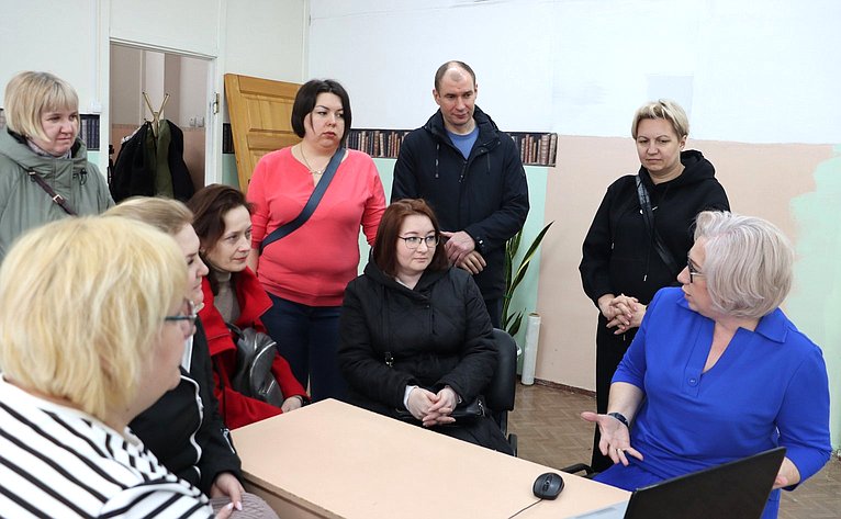 Дмитрий Перминов провел мониторинг капитального ремонта в омской школе