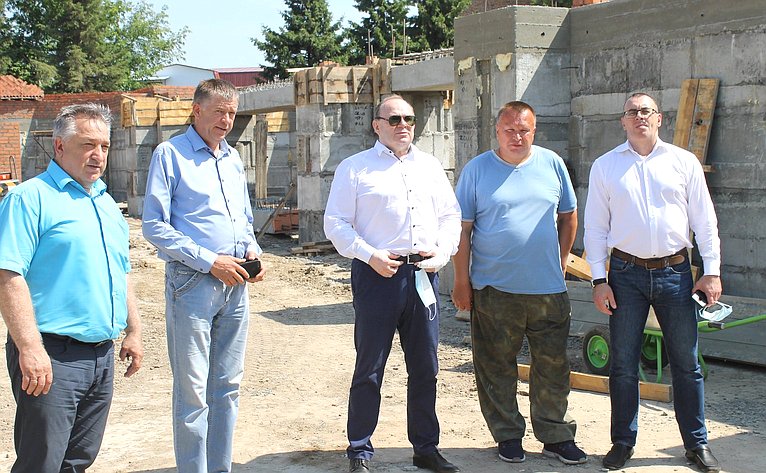 Владимир Лаптев посетил строительную площадку Спасского собора в г. Куйбышеве