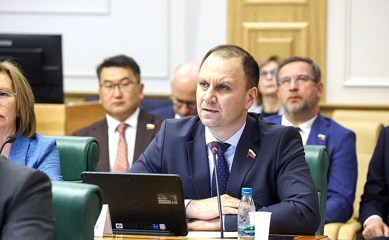 Встреча сенаторов Российской Федерации с Министром экономического развития РФ Максимом Решетниковым в формате «Открытого диалога»