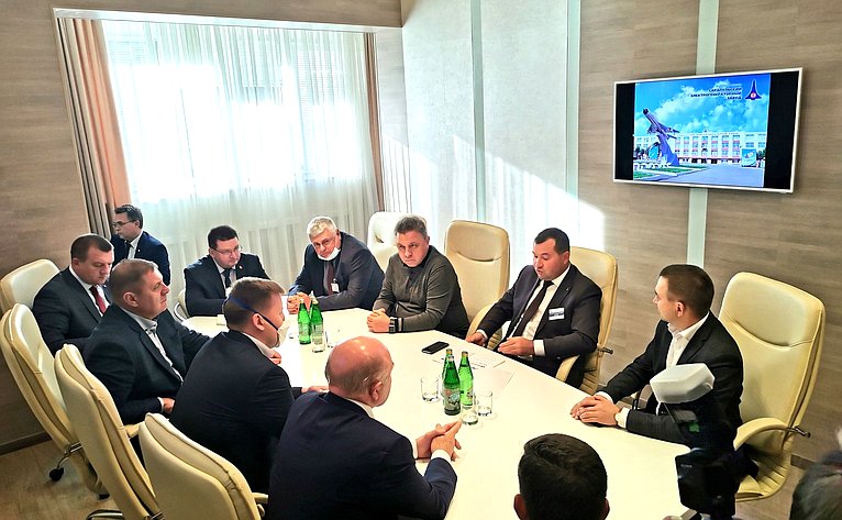 Парламентарии посетили Конструкторское бюро электроизделий и Сарапульский электрогенераторный завод
