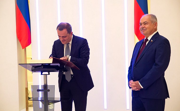 Заместитель Председателя Совета Федерации Ильяс Умаханов провел встречу с Министром иностранных дел Азербайджанской Республики Джейхуном Байрамовым