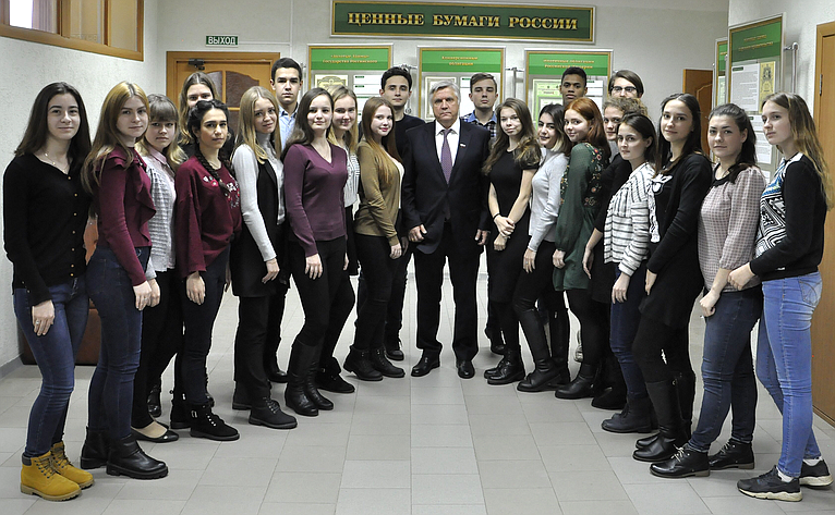 Юрий Волков в рамках работы в регионе встретился со студентами филиала Российской Академии народного хозяйства и государственной службы