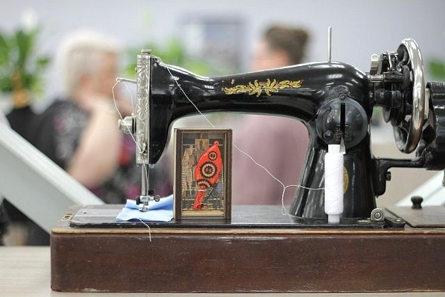 Елена Шумилова в рамках региональной недели посетила сыктывкарскую швейную фабрику
