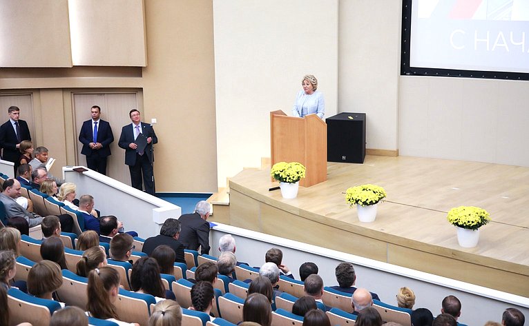 Председатель Совета Федерации открыла церемонию посвящения в студенты будущих врачей в Национальном медицинском исследовательском центре имени В.А. Алмазова в Санкт-Петербурге