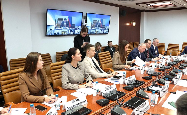 Совещание Комитета Совета Федерации по федеративному устройству, региональной политике, МСУ и делам Севера на тему «Совершенствование преференциальных режимов ДФО и Арктики для развития транспортно-логистической отрасли»