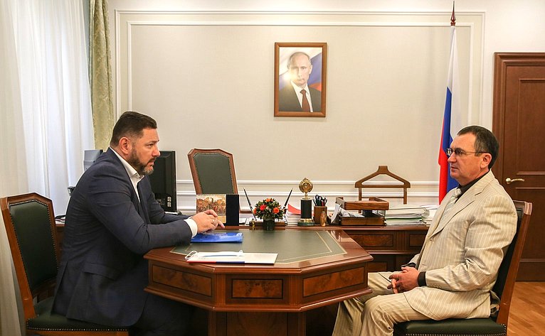 Николай Федоров провел встречу с главой администрации г. Кисловодска Александром Курбатовым