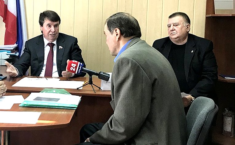 С. Цеков обсудил с жителями Республики Крым вопросы улучшения транспортного сообщения в населенных пунктах