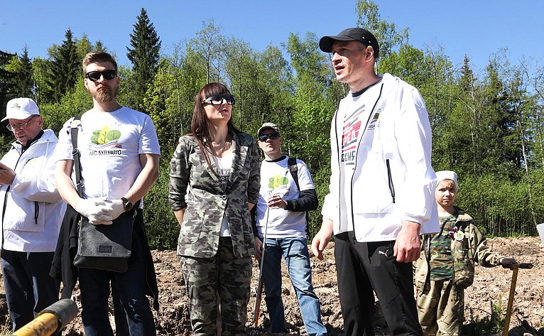 Дмитрий Перминов принял участие в ежегодной акции по посадке леса «Лес будущего», которая проходит в рамках международной акции «Сад Памяти» при поддержке национального проекта «Экология»