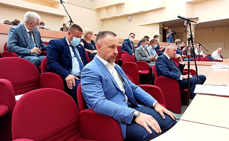 Олег Алексеев в ходе работы в регионе принял участие в заседании Саратовской областной думы