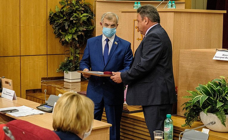 Вячеслав Тимченко вручил награды Совета Федерации