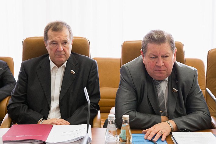С. Катанандов и Н. Максюта на расширенном заседании Комитета СФ по федеративному устройству, региональной политике, местному самоуправлению и делам Севера 5