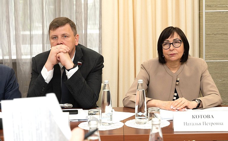 Лилия Гумерова провела круглый стол на тему «О государственной политики в области защиты, поддержки и развития русского языка». Мероприятие состоялось на площадке Государственного института русского языка имени А.С. Пушкина