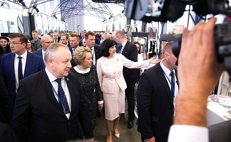 Посещение выставки достижений народного хозяйства регионов России и Беларуси