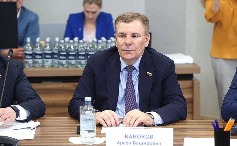 Арсен Каноков
