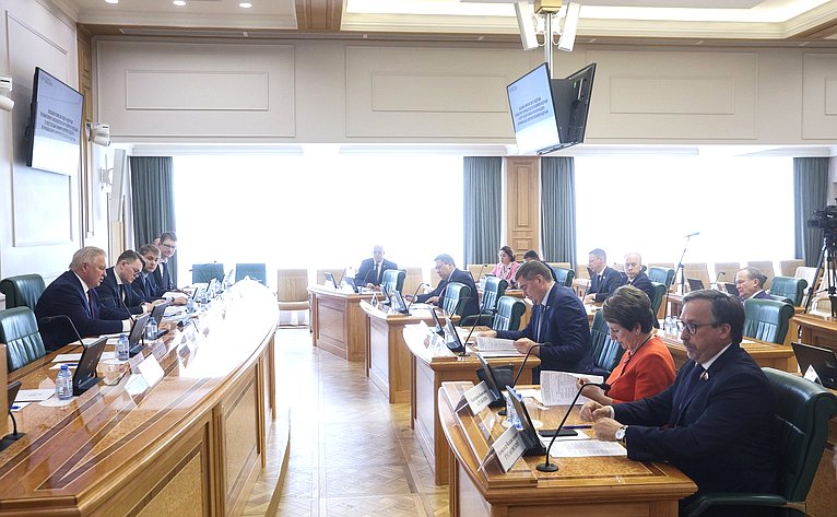 Заседание Комиссии СФ по мониторингу законодательства РФ в сфере государственного контроля (надзора) и муниципального контроля в РФ