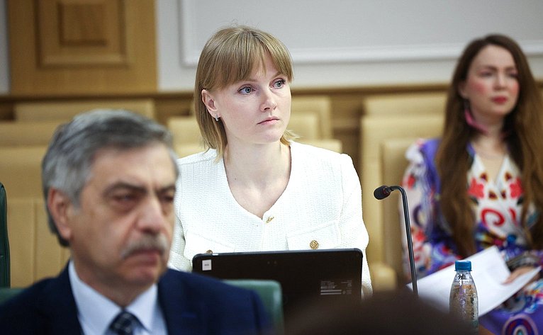 Написание Первого всероссийского аграрного диктанта сенаторами РФ и сотрудниками Аппарата СФ