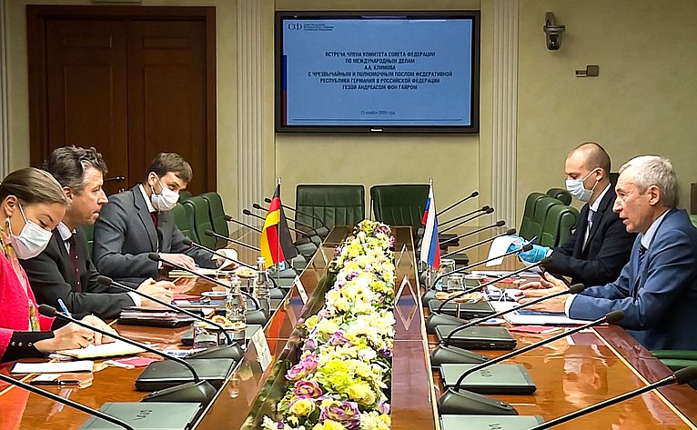 Член Комитета СФ по международным делам А.Климов провел встречу с Послом Германии в России Г. А. фон Гайром