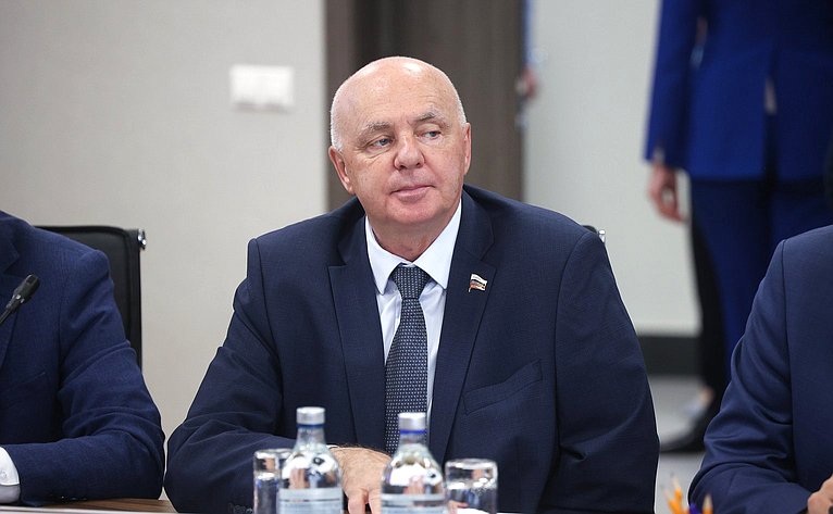 Андрей Шохин