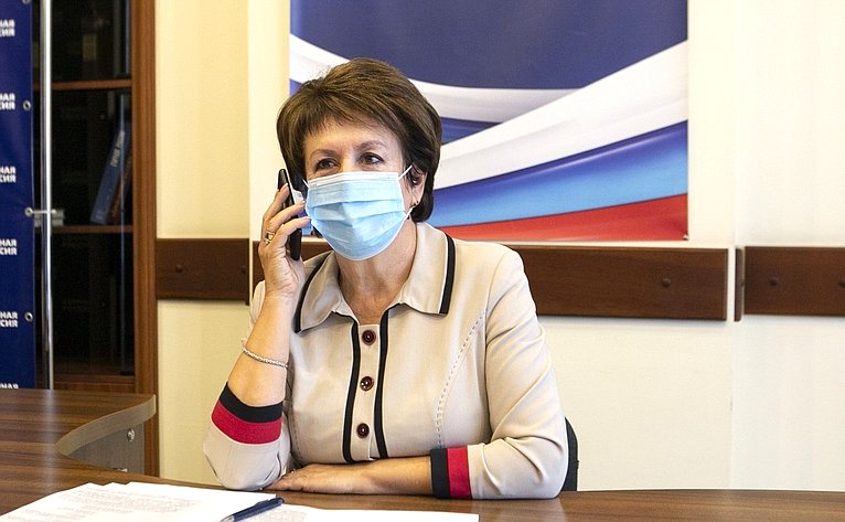 Екатерина Алтабаева по телефону ответила на вопросы севастопольцев, записавшихся на приём