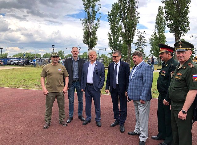 Александр Вайнберг поздравил ветеранов боевых действий в Нижегородском Парке Победы