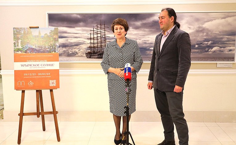 В Совете Федерации открыта экспозиция работ Павла Еськова «Крымское солнце»