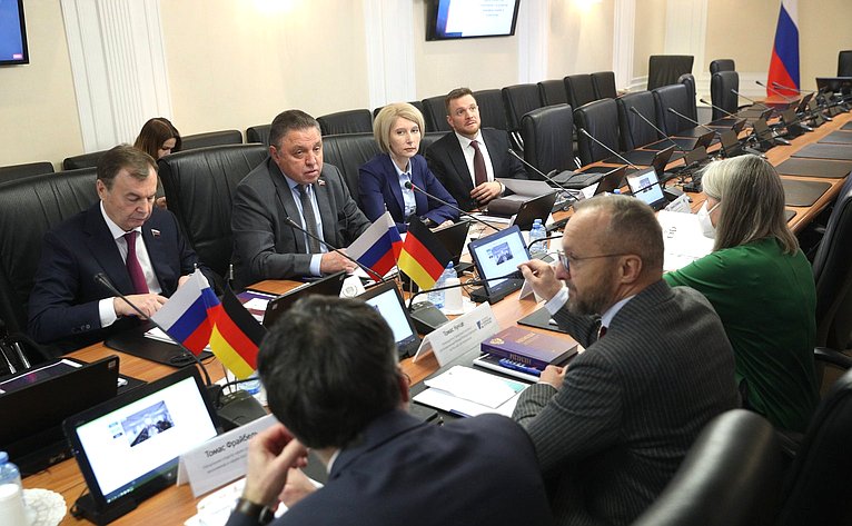 Международный «круглый стол» на тему «Германо-Российское сотрудничество: создание опорных центров в форме совместных технопарков для развития трансфера знаний и технологий»