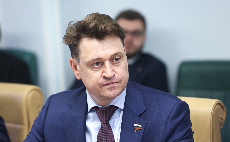 Олег Голов