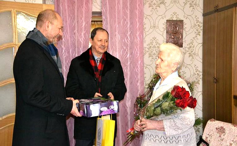 Владимир Лакунин посетил г. Каменск-Шахтинский и навестил ветеранов Великой Отечественной войны