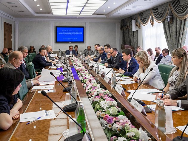14-06 Горбунов круглый стол 1