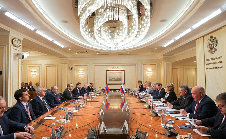 Встреча Председателя СФ Валентины Матвиенко с Премьер-министром Республики Армения Николом Пашиняном в рамках официального визита в РФ