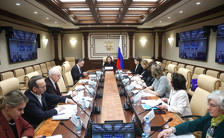 Круглый стол Комитета Совета Федерации по социальной политике на тему «Совершенствование системы профилактики и лечения ожирения и миопии у детей: управленческие и регуляторные решения»