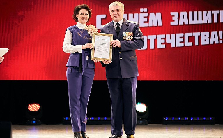Маргарита Павлова вручила благодарности за личный вклад в укрепление обороноспособности страны