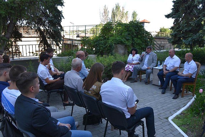 Сергей Колбин провел встречу с членами Молодежного парламента при Законодательном Собрании Севастополя и руководителями молодежных и волонтерских организаций города
