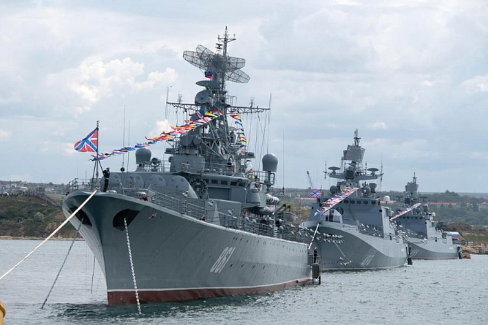 В Севастополе прошел военный парад, посвященный 75-летию Великой Победы