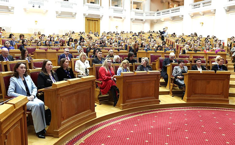 Пленарное заседание III Международного форума «Содружество моды»