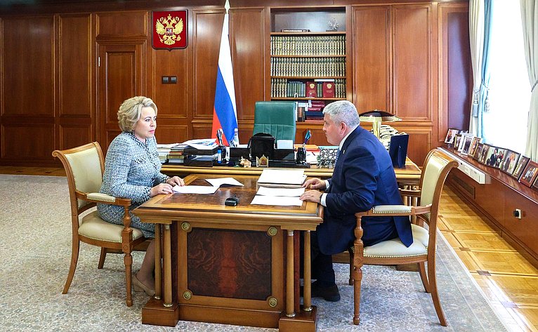 Встреча Председателя СФ Валентины Матвиенко с временно исполняющим обязанности Губернатора Новгородской области Александром Дроновым