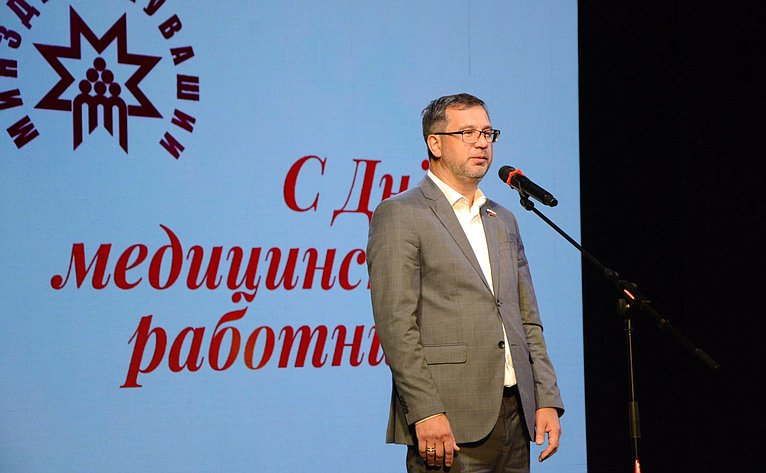 Николай Владимиров поздравил медицинское сообщество Чувашии с профессиональным праздником