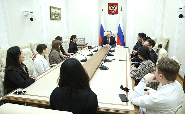 Александр Варфоломеев провёл встречу со студентами Бурятского государственного университета имени Д. Банзарова