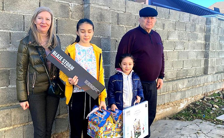 Крым Казаноков исполнил мечту двенадцати детей из двух регионов России в рамках акции «Елка желаний»