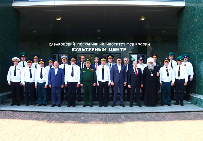 Андрей Серёжников поздравил выпускников Хабаровского пограничного института ФСБ