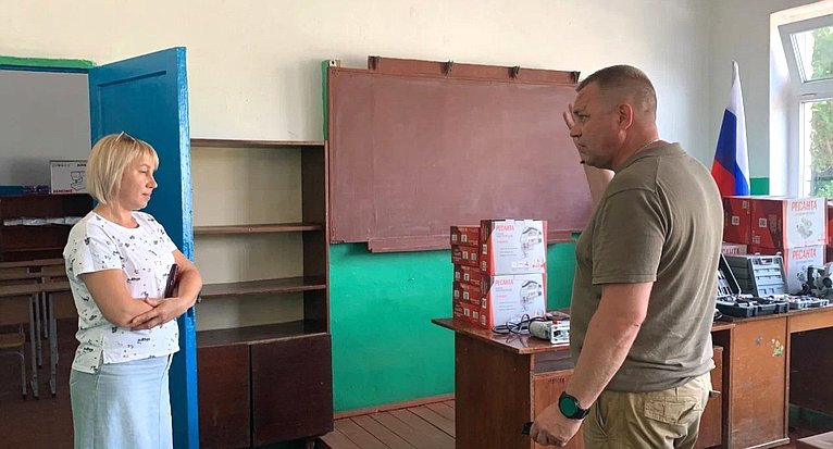 Игорь Кастюкевич посетил школы, где уже оборудованы классы труда
